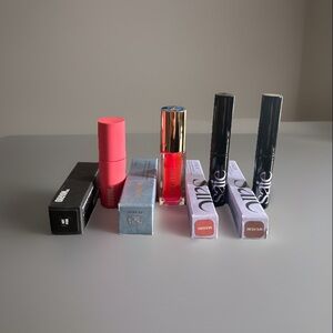 Mario MoistureGlow Plump-Merit Lip Oil - 2x Saie Lip Blur BNIB BUNDLE